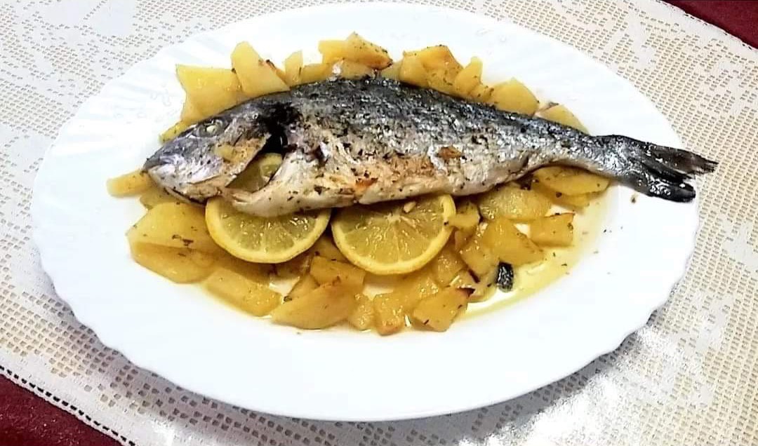 Baked sea bream with potatoes