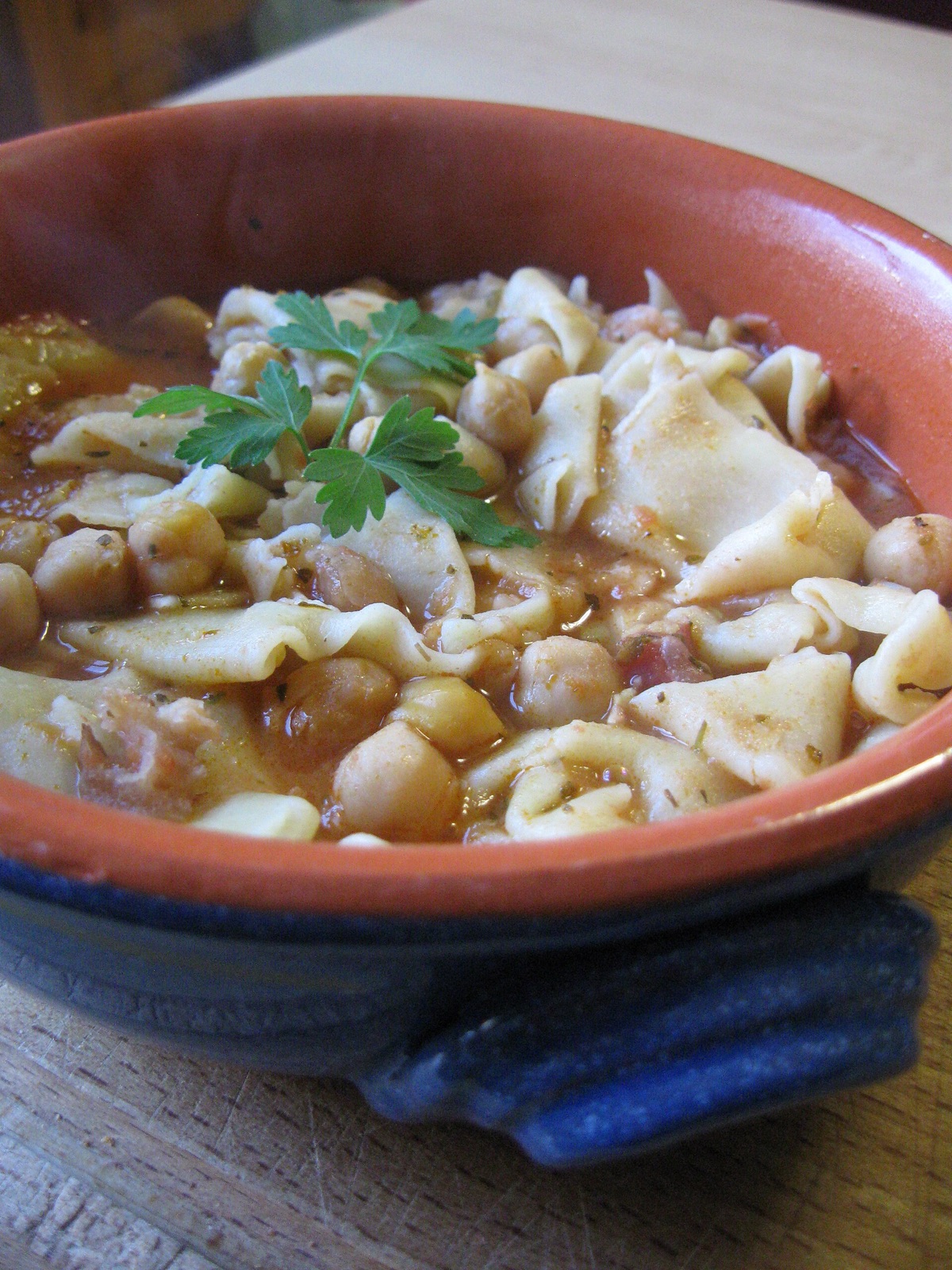 Pasta and chickpeas with rosemary