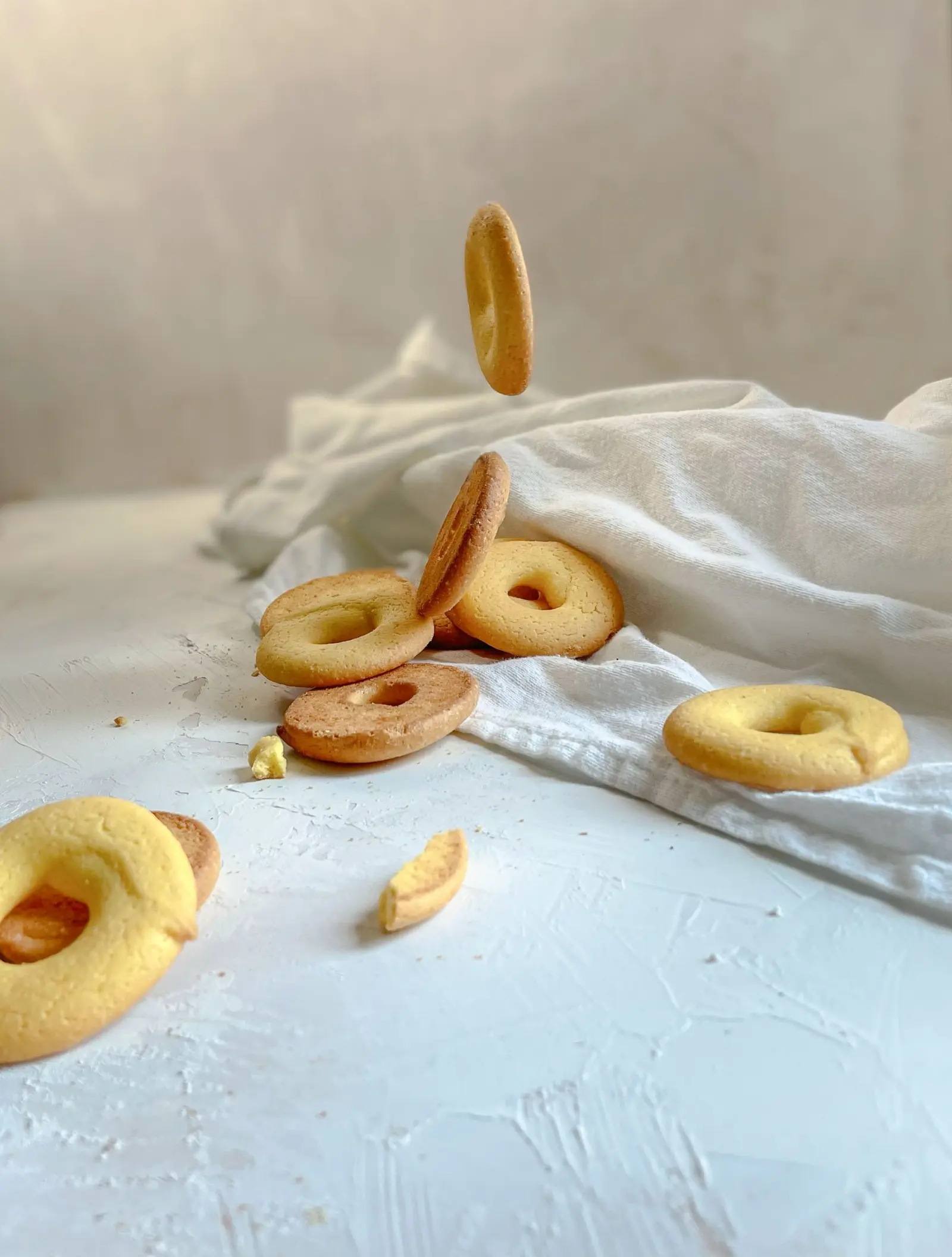 Wine ring biscuits with extra virgin olive oil